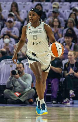 OCT 04 2026 San Francisco, CA U.S.A. Las Vegas Aces guard Jackie Young (0)brings the ball up court during the WNBA, Basketball Damen, USA semifinals playoff game 1 western conference between the Las Vegas Aces and the Golden State Valkyries at the Chase Centers. CSM San Francisco USA - ZUMAc04_ 20261004_zma_c04_346 Copyright: xThurmanxJamesx