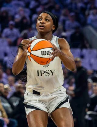 OCT 04 2026 San Francisco, CA U.S.A. Las Vegas Aces guard Jackie Young (0)shoots the ball during the WNBA, Basketball Damen, USA semifinals playoff game 1 western conference between the Las Vegas Aces and the Golden State Valkyries at the Chase Centers. CSM San Francisco USA - ZUMAc04_ 20261004_zma_c04_350 Copyright: xThurmanxJamesx