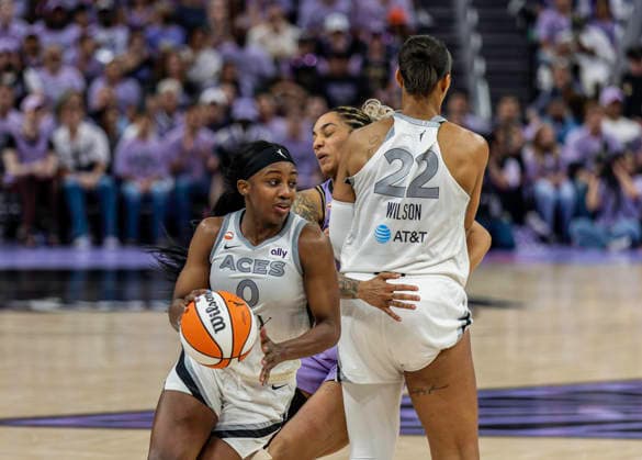OCT 04 2026 San Francisco, CA U.S.A. Las Vegas Aces guard Jackie Young (0)goes to the basket while Aces center A ja Wilson (22)screen out Golden State Valkyries forward Gabby Williams (1) during the WNBA, Basketball Damen, USA semifinals playoff game 1 western conference between the Las Vegas Aces and the Golden State Valkyries at the Chase Centers. CSM San Francisco USA - ZUMAc04_ 20261004_zma_c04_355 Copyright: xThurmanxJamesx