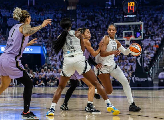 OCT 04 2026 San Francisco, CA U.S.A. Las Vegas Aces center A ja Wilson (22)goes to the basket during the WNBA, Basketball Damen, USA semifinals playoff game 1 western conference between the Las Vegas Aces and the Golden State Valkyries at the Chase Centers. CSM San Francisco USA - ZUMAc04_ 20261004_zma_c04_366 Copyright: xThurmanxJamesx