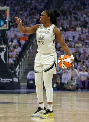 OCT 04 2026 San Francisco, CA U.S.A. Las Vegas Aces guard Chelsea Gray (12)reacts over an official s call during the WNBA, Basketball Damen, USA semifinals playoff game 1 western conference between the Las Vegas Aces and the Golden State Valkyries at the Chase Centers. CSM San Francisco USA - ZUMAc04_ 20261004_zma_c04_376 Copyright: xThurmanxJamesx