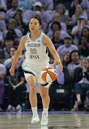 OCT 04 2026 San Francisco, CA U.S.A. Las Vegas Aces guard Mai Yamamoto (18)brings the ball up court during the WNBA, Basketball Damen, USA semifinals playoff game 1 western conference between the Las Vegas Aces and the Golden State Valkyries at the Chase Centers. CSM San Francisco USA - ZUMAc04_ 20261004_zma_c04_388 Copyright: xThurmanxJamesx