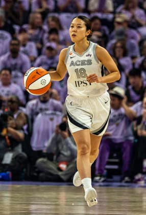 OCT 04 2026 San Francisco, CA U.S.A. Las Vegas Aces guard Mai Yamamoto (18)brings the ball up court during the WNBA, Basketball Damen, USA semifinals playoff game 1 western conference between the Las Vegas Aces and the Golden State Valkyries at the Chase Centers. CSM San Francisco USA - ZUMAc04_ 20261004_zma_c04_394 Copyright: xThurmanxJamesx