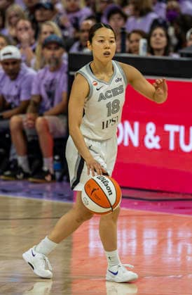 OCT 04 2026 San Francisco, CA U.S.A. Las Vegas Aces guard Mai Yamamoto (18)sets the play during the WNBA, Basketball Damen, USA semifinals playoff game 1 western conference between the Las Vegas Aces and the Golden State Valkyries at the Chase Centers. CSM San Francisco USA - ZUMAc04_ 20261004_zma_c04_395 Copyright: xThurmanxJamesx