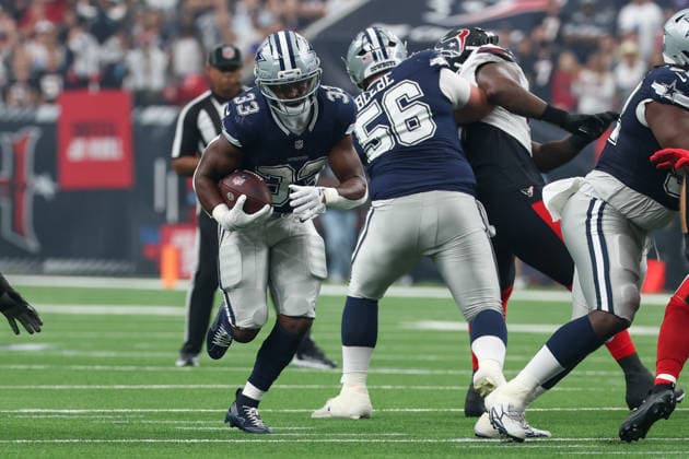 HOUSTON, TX - OCTOBER 04: Running back Javonte Williams 33 of the Dallas Cowboys runs with the ball during the NFL, American Football Herren, USA football game between the Houston Texans and Dallas Cowboys on October 4, 2026, at Reliant Stadium in Houston, TX. (Photo by David Buono Icon Sportswire) NFL: OCT 04 Cowboys at Texans EDITORIAL USE ONLY Icon241004140