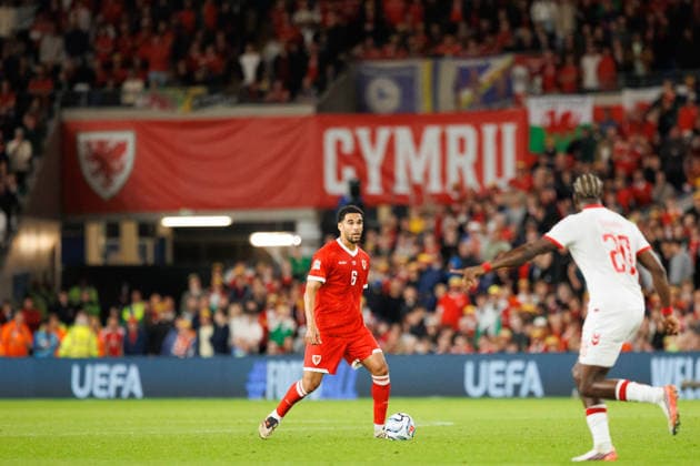 RECORD DATE NOT STATED 4th October 2026; Cardiff City Stadium, Cardiff, Wales; UEFA Nations League Football, Wales versus Denmark; Ethan Ampadu of Wales looks for options up the field AmandaxMcMaster
