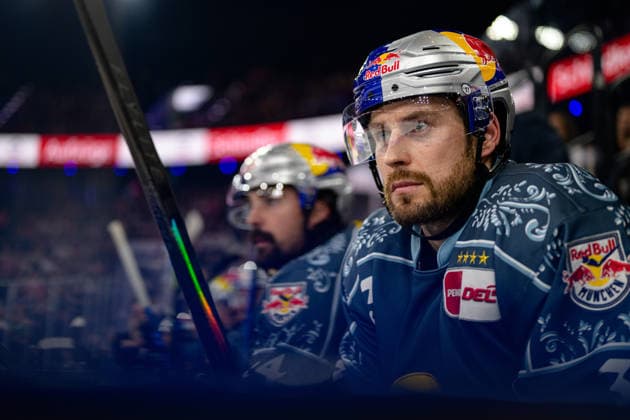 Hockey, DEL, 20261004, EHC Red Bull Munich vs. Augsburg Panthers. Pictured: Lukas Klok. Munich, 3. SAP Garden, Bavaria, Germany Copyright: Passion2Press MarkusxFischerx
