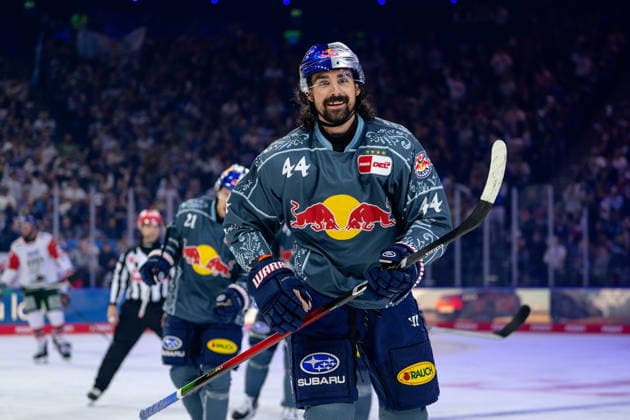 Hockey, DEL, 20261004, EHC Red Bull Munich vs. Augsburg Panthers. Pictured: Goal 3-1, Trevor Carrick, Munich, 44, Munich SAP Garden, Bavaria, Germany Copyright: Passion2Press MarkusxFischerx