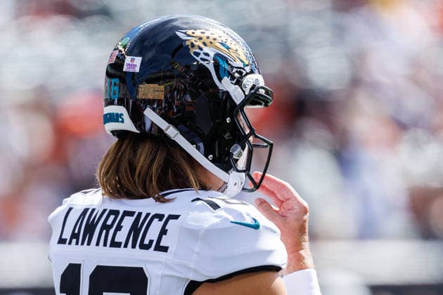 Oct 4, 2026; Cincinnati, OH, USA; Jacksonville Jaguars quarterback Trevor Lawrence (16) during pregame of NFL, American Football Herren, USA game action against the Cincinnati Bengals at Paycor Stadium. Mandatory Credit: -Cal Media - ZUMAc04_ 20261004_zma_c04_488 Copyright: xJohnxMersitsx