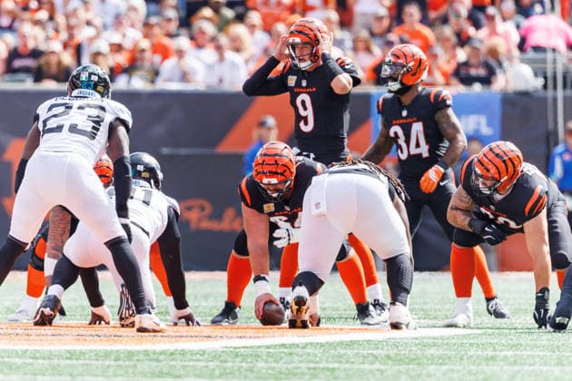 Oct 4, 2026; Cincinnati, OH, USA; Cincinnati Bengals quarterback Joe Burrow (9) directs the offense during NFL, American Football Herren, USA game action against the Jacksonville Jaguars at Paycor Stadium. Mandatory Credit: -Cal Media - ZUMAc04_ 20261004_zma_c04_492 Copyright: xJohnxMersitsx