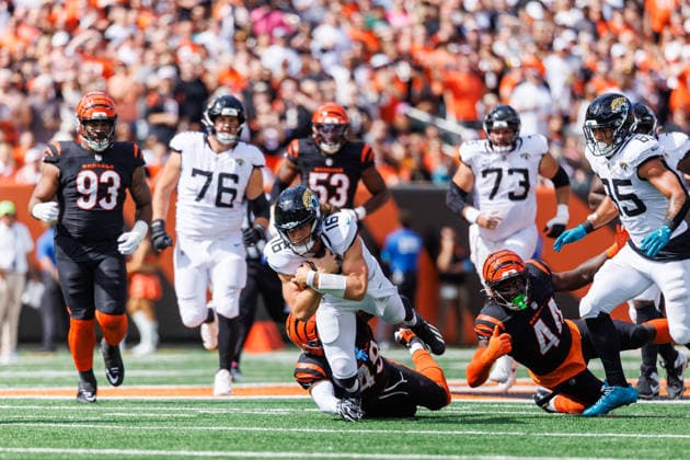Oct 4, 2026; Cincinnati, OH, USA; Jacksonville Jaguars quarterback Trevor Lawrence (16) runs with the ball during NFL, American Football Herren, USA game action against the Cincinnati Bengals at Paycor Stadium. Mandatory Credit: -Cal Media - ZUMAc04_ 20261004_zma_c04_520 Copyright: xJohnxMersitsx