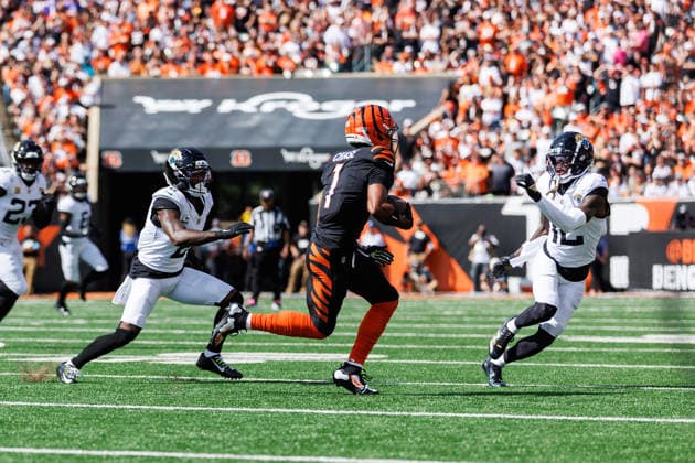 Oct 4, 2026; Cincinnati, OH, USA; Cincinnati Bengals wide receiver Ja Marr Chase (1) runs with the ball as Jacksonville Jaguars defensive back Travis Hunter (12) pursues during NFL, American Football Herren, USA game action at Paycor Stadium. Mandatory Credit: -Cal Media - ZUMAc04_ 20261004_zma_c04_521 Copyright: xJohnxMersitsx