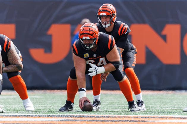 Oct 4, 2026; Cincinnati, OH, USA; Cincinnati Bengals quarterback Joe Burrow (9) and Cincinnati Bengals center Ted Karras (64) during NFL, American Football Herren, USA game action against the Jacksonville Jaguars at Paycor Stadium. Mandatory Credit: -Cal Media - ZUMAc04_ 20261004_zma_c04_523 Copyright: xJohnxMersitsx