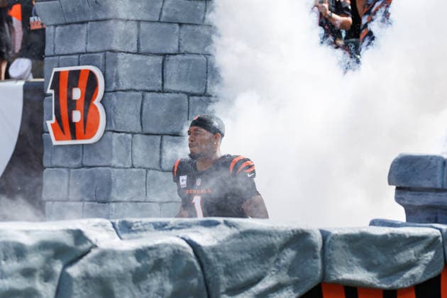 Oct 4, 2026; Cincinnati, OH, USA; Cincinnati Bengals wide receiver Ja Marr Chase (1) during player introductions prior to NFL, American Football Herren, USA game action against the Jacksonville Jaguars at Paycor Stadium. Mandatory Credit: -Cal Media - ZUMAc04_ 20261004_zma_c04_524 Copyright: xJohnxMersitsx