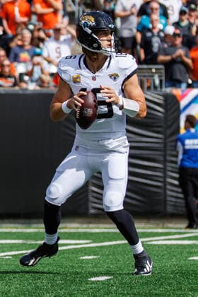 Oct 4, 2026; Cincinnati, OH, USA; Jacksonville Jaguars quarterback Trevor Lawrence (16) during NFL, American Football Herren, USA game action against the Cincinnati Bengals at Paycor Stadium. Mandatory Credit: -Cal Media - ZUMAc04_ 20261004_zma_c04_534 Copyright: xJohnxMersitsx