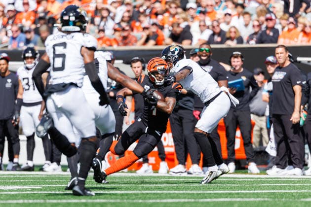 Oct 4, 2026; Cincinnati, OH, USA; Cincinnati Bengals wide receiver Ja Marr Chase (1) is face masked during NFL, American Football Herren, USA game action against the Jacksonville Jaguars at Paycor Stadium. Mandatory Credit: -Cal Media - ZUMAc04_ 20261004_zma_c04_567 Copyright: xJohnxMersitsx