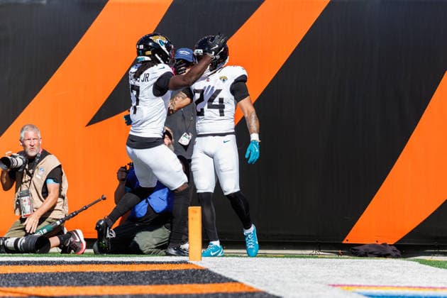 Oct 4, 2026; Cincinnati, OH, USA; Jacksonville Jaguars running back Chris Rodriguez Jr. (24) and Jacksonville Jaguars wide receiver Brian Thomas Jr. (7) celebrate a touchdown during NFL, American Football Herren, USA game action against the Cincinnati Bengals at Paycor Stadium. Mandatory Credit: -Cal Media NFL 2026: Jaguars Vs Bengals OCT 04  - ZUMAc04_ 20261004_zma_c04_594 Copyright: xJohnxMersitsx