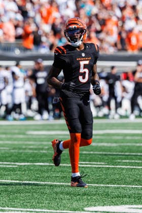 Oct 4, 2026; Cincinnati, OH, USA; Cincinnati Bengals wide receiver Tee Higgins (5) during NFL, American Football Herren, USA game action against the Jacksonville Jaguars at Paycor Stadium. Mandatory Credit: -Cal Media - ZUMAc04_ 20261004_zma_c04_589 Copyright: xJohnxMersitsx