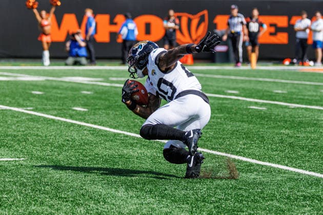 Oct 4, 2026; Cincinnati, OH, USA; Jacksonville Jaguars running back Ameer Abdullah (20) returns kick during NFL, American Football Herren, USA game action against the Cincinnati Bengals at Paycor Stadium. Mandatory Credit: -Cal Media - ZUMAc04_ 20261004_zma_c04_616 Copyright: xJohnxMersitsx