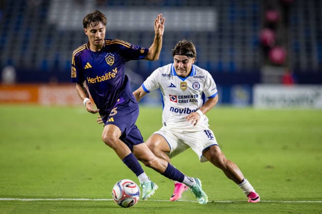 Los Angeles Galaxy v Cruz Azul Frindly Match Julian Aude 3 of Los Angeles Galaxy is pressured by Luka Romero 18 of Cruz Azul battle for the ball during the friendly football match between Los Angeles Galaxy and Cruz Azul at Dignity Health Park. on October 4, 2026 in Carson, California. (Photo by Arturo Cordero Eyepix Group) Copyright: xArturoxCordero xEyepixxGroupx AC_04102026_198277