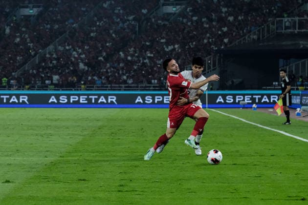 Indonesia Wins FIFA ASEAN Cup 2026 Indonesia s Calvin Verdonk fights for the ball with Thailand s Kakana Khamyok during the FIFA ASEAN Cup 2026 final at the Gelora Bung Karno Stadium in Jakarta, Indonesia, on October 5, 2026. Jakarta Indonesia  Copyright: xFaisalxRamadhanx originalFilename:ramadhan-notitle261005_npHft.jpg