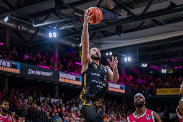 1 Basketball Bundesliga, easyCredit BBL, 2026–2027 Season, Men s Division, Regular Season, Matchday 4, October 5, 2026, RASTA Vechta vs. Basketball Löwen Braunschweig: Devin Askew 5, Basketball Löwen Braunschweig on a layup at the RASTA Dome in Vechta, Lower Saxony, Germany