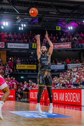 1 Basketball Bundesliga, easyCredit BBL, 2026–2027 Season, Men s Division, Regular Season, Matchday 4, October 5, 2026, RASTA Vechta vs. Basketball Löwen Braunschweig, Devin Askew 5, Basketball Löwen Braunschweig taking a jump shot, Vechta, RASTA Dome, Lower Saxony, Germany