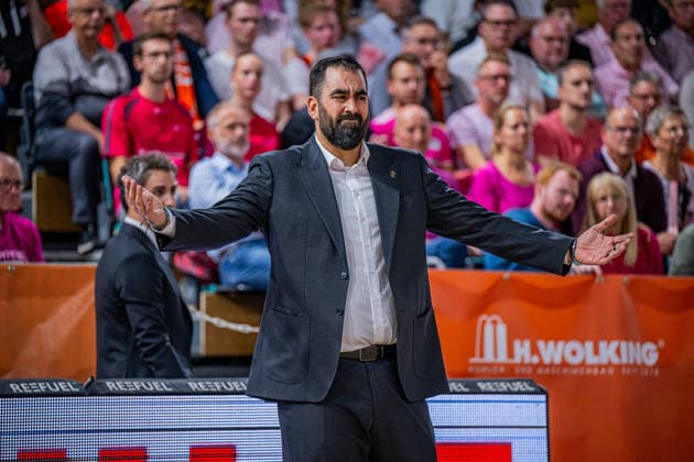 1 Basketball Bundesliga, easyCredit BBL, 2026–2027 Season, Men s Division, Regular Season, Matchday 4, October 5, 2026, RASTA Vechta vs. Basketball Löwen Braunschweig; Ramon Diaz Sanchez, Head Coach of Basketball Löwen Braunschweig, during the game at the RASTA Dome in Vechta, Lower Saxony, Germany