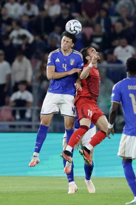 UEFA Nations League football match Italy vs Turkey Alessandro Romano of Italy challenges for the ball with Yunus Akgun of Turkiye During UEFA Nations League football match (League A, Group A1) between Italy vs Turkey at the Renato Dall Ara stadium in Bologna on October 05, 2026. _BPH1837 Copyright: xAntonioxBalascox
