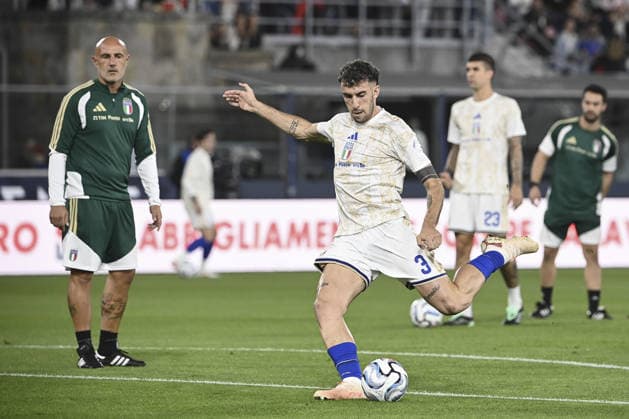 Italy v Turkiye - UEFA Nations League ?????? BOLOGNA, ITALY, OCTOBER 05: Matteo Ruggeri, of Italy, warms up before the start the UEFA Nations League Group A1 League phase football match between Italy and Turkiye at the Renato Dall’Ara stadium in Bologna, Italy, on October 05, 2026. Isabella Bonotto Anadolu Bologna Italy. Editorial use only. Please get in touch for any other usage.  Copyright: x2026xAnadoluxIsabellaxBonottox