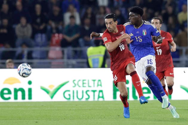 UEFA Nations League football match Italy vs Turkey Issa Doumbia of Italy challenges for the ball with Irfan Can Kahveci of Turkiye during UEFA Nations League football match (League A, Group A1) between Italy vs Turkey at the Renato Dall Ara stadium in Bologna on October 05, 2026. _BPH2896 Copyright: xAntonioxBalascox