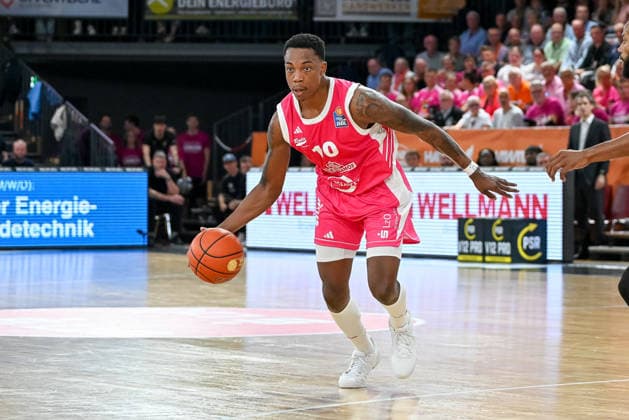 Justin Edler Davies, RASTA Vechta, 10 RASTA Vechta vs. Basketball Löwen Braunschweig, easyCredit Basketball Bundesliga, Matchday 4, 2026–2027 Season, October 5, 2026, RASTA Vechta vs. Basketball Löwen Braunschweig, easyCredit Basketball Bundesliga, Matchday 4, 2026–2027 season, October 5, 2026, Vechta Copyright: xEibner-Pressefoto RobertxGertzenx EP_RGN