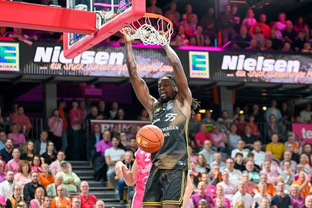 Tajh Green of Basketball Löwen Braunschweig, 55, on a dunk during RASTA Vechta vs. Basketball Löwen Braunschweig, easyCredit Basketball Bundesliga, Matchday 4, 2026–2027 season, October 5, 2026, RASTA Vechta vs. Basketball Löwen Braunschweig, easyCredit Basketball Bundesliga, Matchday 4, 2026–2027 season, October 5, 2026, Vechta Copyright: xEibner-Pressefoto RobertxGertzenx EP_RGN