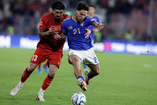 UEFA Nations League football match Italy vs Turkey Antonio Vergara of Italy challenges for the ball with Eren Elmal of Turkiye during UEFA Nations League football match (League A, Group A1) between Italy vs Turkey at the Renato Dall Ara stadium in Bologna on October 05, 2026. _BPH4432 Copyright: xAntonioxBalascox