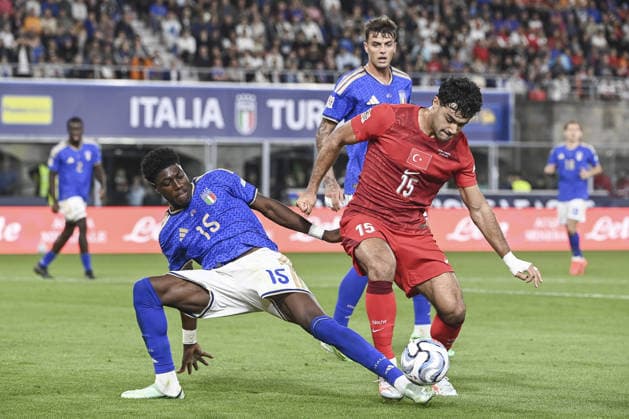Italy v Turkiye - UEFA Nations League ?????? BOLOGNA, ITALY, OCTOBER 05: Ozan Kabak (R), of Turkiye, is challenged by Issa Doumbia (L), of Italy, during the UEFA Nations League Group A1 League phase football match between Italy and Turkiye at the Renato Dall’Ara stadium in Bologna, Italy, on October 05, 2026. Isabella Bonotto Anadolu Bologna Italy. Editorial use only. Please get in touch for any other usage.  Copyright: x2026xAnadoluxIsabellaxBonottox