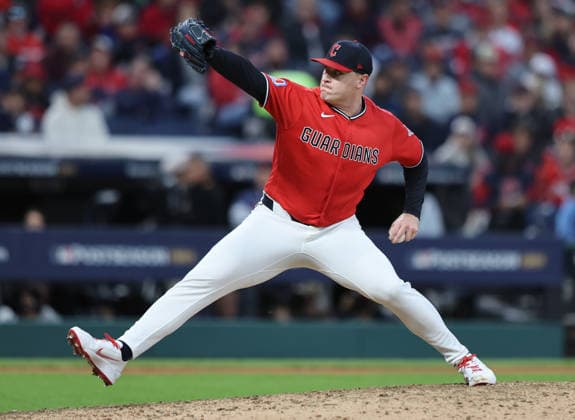 Cleveland Guardians pitcher Erik Sabrowski (62) throws against the Chicago White Sox in the sixth inning in an MLB, Baseball Herren, USA American League Division Series playoff game at Progressive Field in Cleveland, Ohio, on Monday, October 5, 2026. CLE20261005721 AARONxJOSEFCZYK