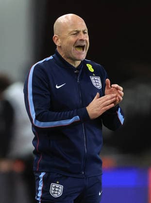 England v Slovakia - UEFA U21, U 21 EURO 2027 Qualifier Lee Carsley, Head coach of England U21 on the side line shouting during the UEFA U21 EURO 2027 Qualifier between England and Slovakia at Bet365 Stadium on October 2, 2026 in Stoke on Trent, England. Stoke on Trent Bet365 Stadium England United Kingdom Copyright: xAllstarxPicturexLibraryxLtdx