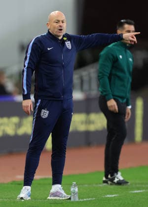 England v Slovakia - UEFA U21, U 21 EURO 2027 Qualifier Lee Carsley, Head coach of England U21 on the side line pointing during the UEFA U21 EURO 2027 Qualifier between England and Slovakia at Bet365 Stadium on October 2, 2026 in Stoke on Trent, England. Stoke on Trent Bet365 Stadium England United Kingdom Copyright: xAllstarxPicturexLibraryxLtdx