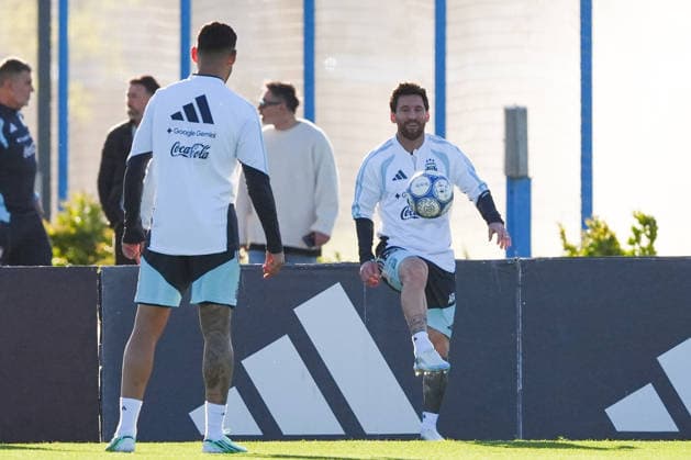 Lionel Messi completes final training session with Argentina national team, Nationalteam EZEIZA, ARGENTINA - OCTOBER 5: The forward and captain of the Argentine national football team, Lionel Messi, attends the final training session of his career with the national squad at the AFA Lionel Andres Messi Training Complex, in Ezeiza, Argentina on October 5, 2026. Luciano Gonzalez Anadolu Ezeiza Argentina. Editorial use only. Please get in touch for any other usage.  Copyright: x2026xAnadoluxLucianoxGonzalezx