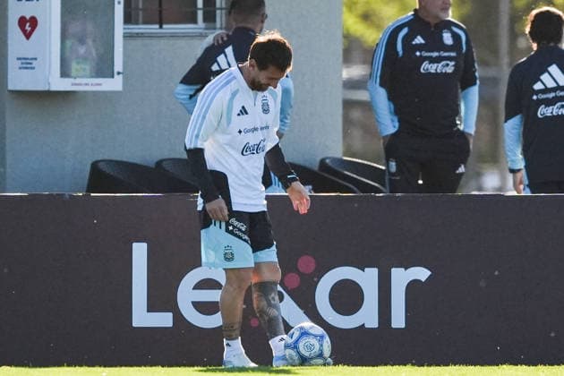Lionel Messi completes final training session with Argentina national team, Nationalteam EZEIZA, ARGENTINA - OCTOBER 5: The forward and captain of the Argentine national football team, Lionel Messi, attends the final training session of his career with the national squad at the AFA Lionel Andres Messi Training Complex, in Ezeiza, Argentina on October 5, 2026. Luciano Gonzalez Anadolu Ezeiza Argentina. Editorial use only. Please get in touch for any other usage.  Copyright: x2026xAnadoluxLucianoxGonzalezx