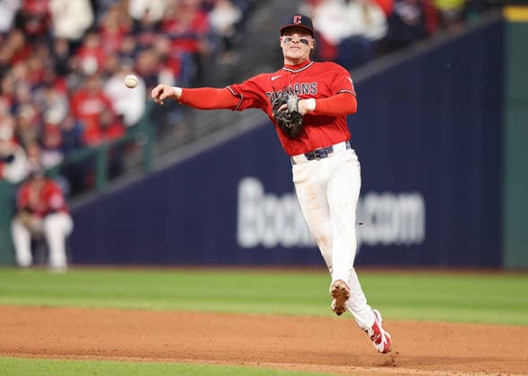 Cleveland Guardians second baseman Travis Bazzana (37) fields a grounder from Chicago White Sox Brenton Doyle and throws to first for the out in the eighth inning in an MLB, Baseball Herren, USA American League Division Series playoff game at Progressive Field in Cleveland, Ohio, on Monday, October 5, 2026. CLE20261005727 AARONxJOSEFCZYK