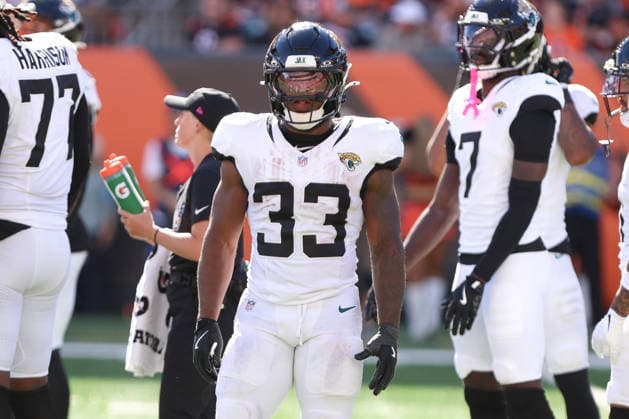 CINCINNATI, OH - OCTOBER 04: Jacksonville Jaguars running back Bhayshul Tuten (33) stands on the field between plays during the game between the Jacksonville Jaguars and the Cincinnati Bengals at Paycor Stadium on October 4, 2026 in Cincinnati, OH. (Photo by Ian Johnson Icon Sportswire) NFL, American Football Herren, USA OCT 04 Jaguars at Bengals EDITORIAL USE ONLY Icon261004149