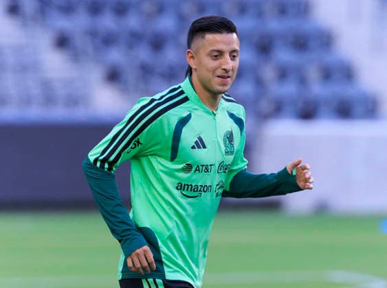 October 5, 2026, Los Angeles, California, USA: Roberto Alvarado 25 of Mexico during practice on Monday, October 5, 2026 at BMO Stadium in Los Angeles, California in preparation for an International Friendly, Länderspiel, Nationalmannschaft match against Chile on Tuesday October 6, 2026 at the Los Angeles Memorial Coliseum. ARIANA RUIZ PI Mexico press conference, PK, Pressekonferenz  - ZUMAp124 20261005_zaa_p124_018 Copyright: xArianaxRuizx