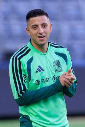 October 5, 2026, Los Angeles, California, USA: Roberto Alvarado 25 of Mexico during practice on Monday, October 5, 2026 at BMO Stadium in Los Angeles, California in preparation for an International Friendly, Länderspiel, Nationalmannschaft match against Chile on Tuesday October 6, 2026 at the Los Angeles Memorial Coliseum. ARIANA RUIZ PI Mexico press conference, PK, Pressekonferenz  - ZUMAp124 20261005_zaa_p124_019 Copyright: xArianaxRuizx