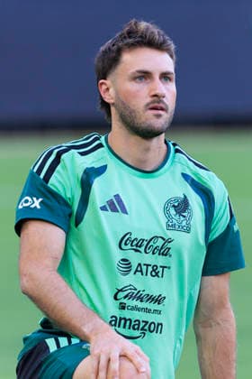 October 5, 2026, Los Angeles, California, USA: Santiago Gimenez 11 of Mexico during practice on Monday, October 5, 2026 at BMO Stadium in Los Angeles, California in preparation for an International Friendly, Länderspiel, Nationalmannschaft match against Chile on Tuesday October 6, 2026 at the Los Angeles Memorial Coliseum. ARIANA RUIZ PI Mexico press conference, PK, Pressekonferenz - ZUMAp124 20261005_zaa_p124_020 Copyright: xArianaxRuizx