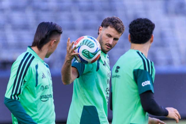 October 5, 2026, Los Angeles, California, USA: Santiago Gimenez 11 of Mexico during practice on Monday, October 5, 2026 at BMO Stadium in Los Angeles, California in preparation for an International Friendly, Länderspiel, Nationalmannschaft match against Chile on Tuesday October 6, 2026 at the Los Angeles Memorial Coliseum. ARIANA RUIZ PI Los Angeles USA - ZUMAp124 20261005_zaa_p124_033 Copyright: xArianaxRuizx