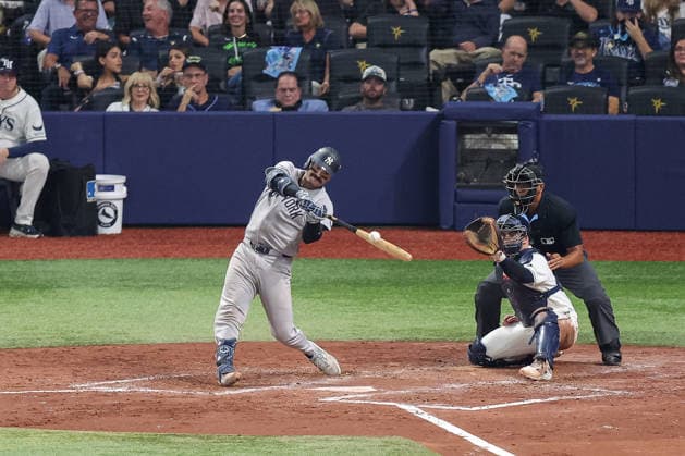 October 5, 2026, St. Petersburg, Florida, USA: New York Yankees catcher AUSTIN WELLS (28) hits a pitch during game 2 of the American League Division Series against the Tampa Bay Rays. The Tampa Bay Rays hosted the New York Yankees the at Tropicana Field in St. Petersburg, FL. MLB, Baseball Herren, USA 2026: Tampa Bay Rays 5:2 New York Yankees  - ZUMAm299 20261005_znp_m299_001 Copyright: xTaylorxMcFeex