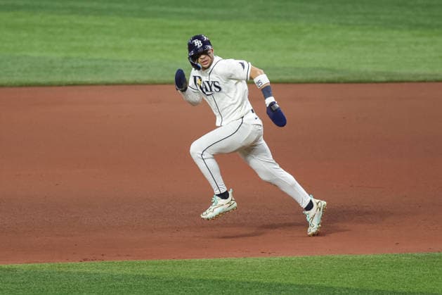 October 5, 2026, St. Petersburg, Florida, USA: Tampa Bay Rays right fielder VICTOR MESA JR. (25) attempts to steal second base in game 2 of the American League Division Series against the New York Yankees. The Tampa Bay Rays hosted the New York Yankees the at Tropicana Field in St. Petersburg, FL. MLB, Baseball Herren, USA 2026: Tampa Bay Rays 5:2 New York Yankees  - ZUMAm299 20261005_znp_m299_003 Copyright: xTaylorxMcFeex