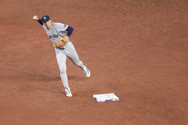 October 5, 2026, St. Petersburg, Florida, USA: New York Yankees shortstop GEORGE LOMBARD JR. (96) throws from second base during game 2 of the American League Division Series against the Tampa Bay Rays. The Tampa Bay Rays hosted the New York Yankees the at Tropicana Field in St. Petersburg, FL. St. Petersburg USA - ZUMAm299 20261005_znp_m299_011 Copyright: xTaylorxMcFeex
