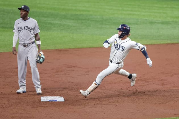 October 5, 2026, St. Petersburg, Florida, USA: Tampa Bay Rays right fielder JONNY DELUCA (21) runs to second base after hitting a double to center field in game 2 of the American League Division Series against the New York Yankees. The Tampa Bay Rays hosted the New York Yankees the at Tropicana Field in St. Petersburg, FL. MLB, Baseball Herren, USA 2026: Tampa Bay Rays 5:2 New York Yankees  - ZUMAm299 20261005_znp_m299_054 Copyright: xTaylorxMcFeex